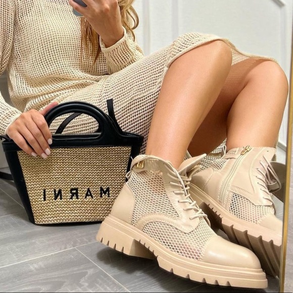 Stradivarius lace- up flat ankle boots in off white - Picture 2 of 3